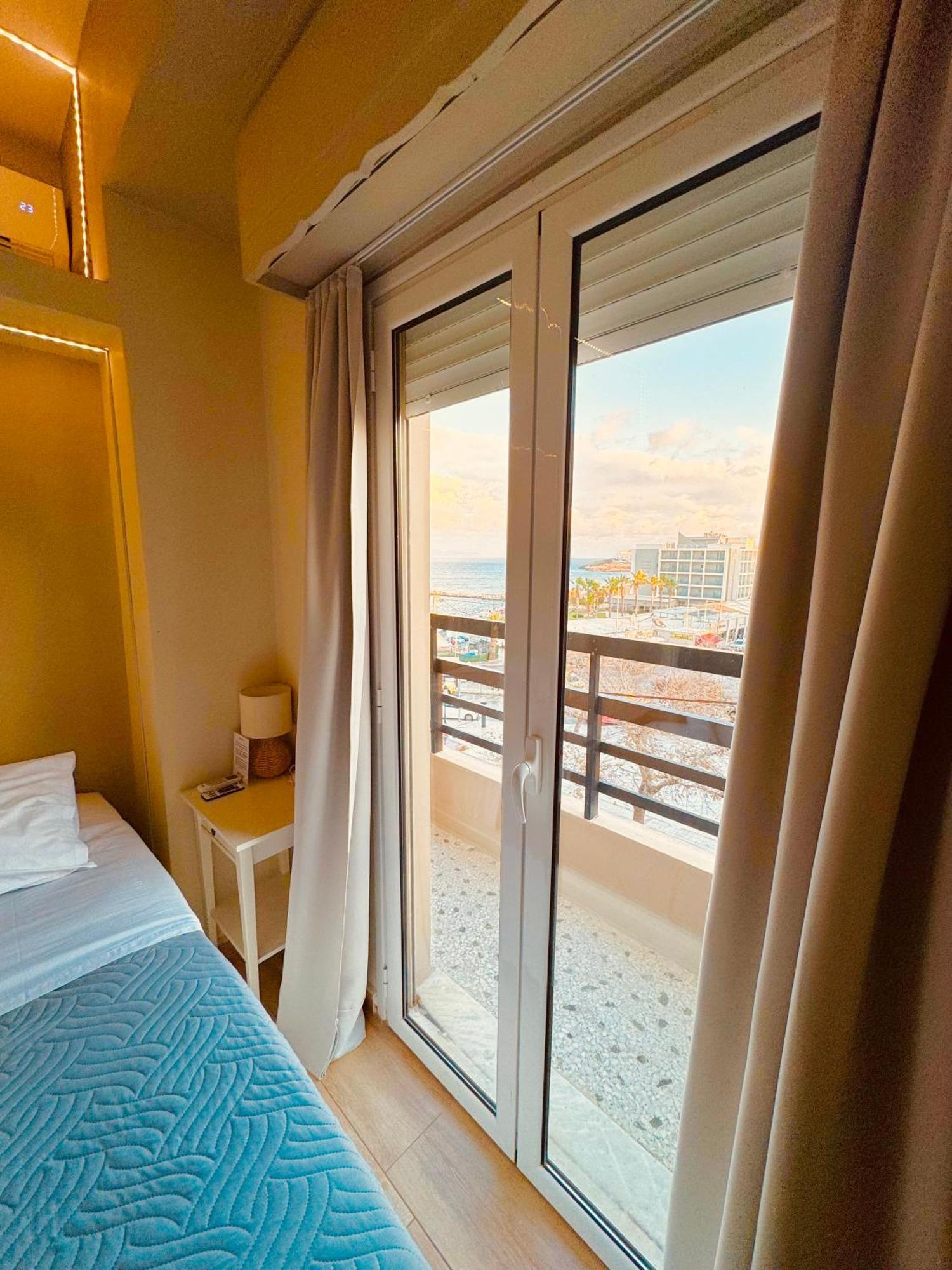 Blue Horizon Gem On The Port Apartment Rafina  Bagian luar foto