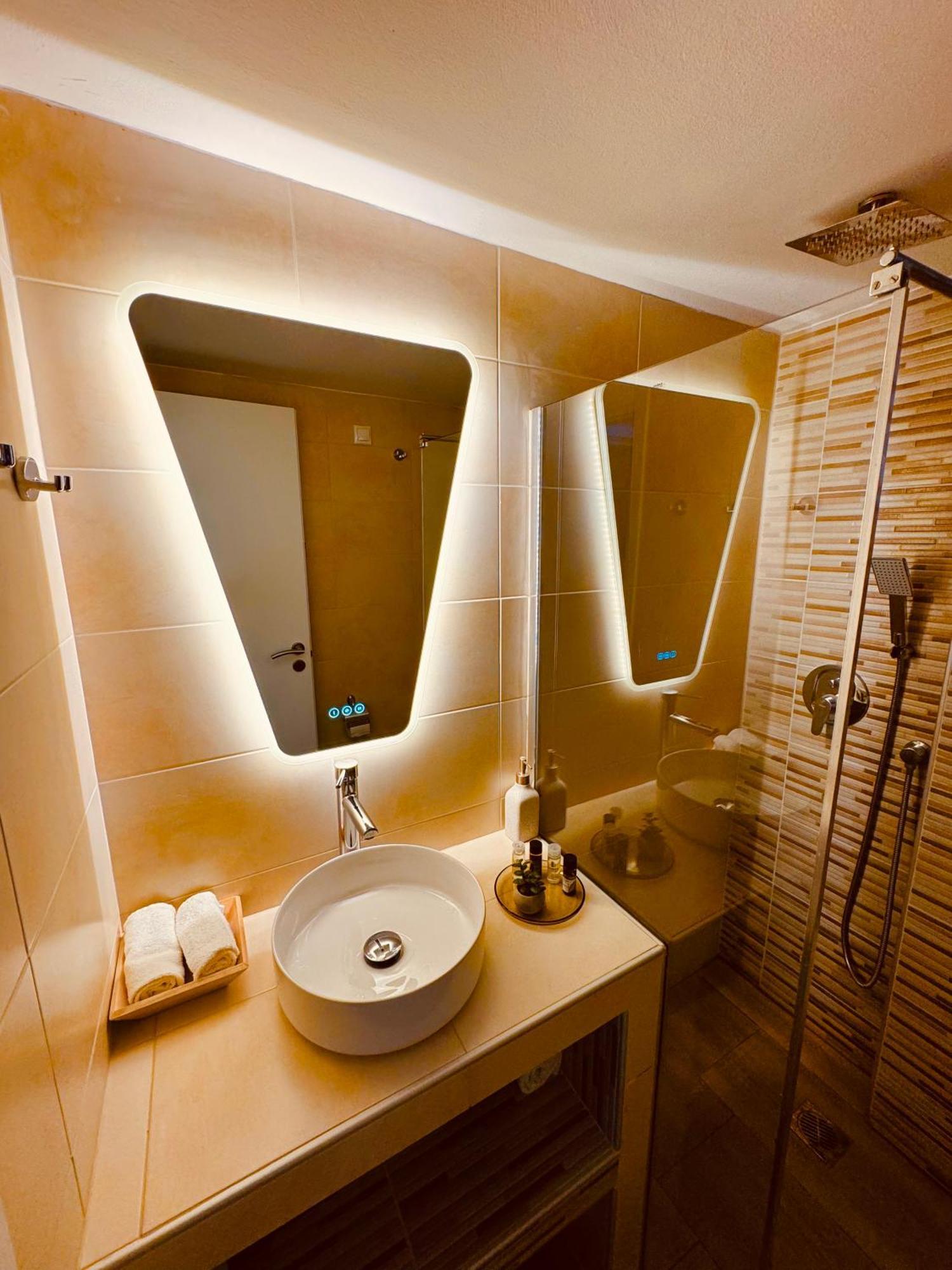 Blue Horizon Gem On The Port Apartment Rafina  Bagian luar foto